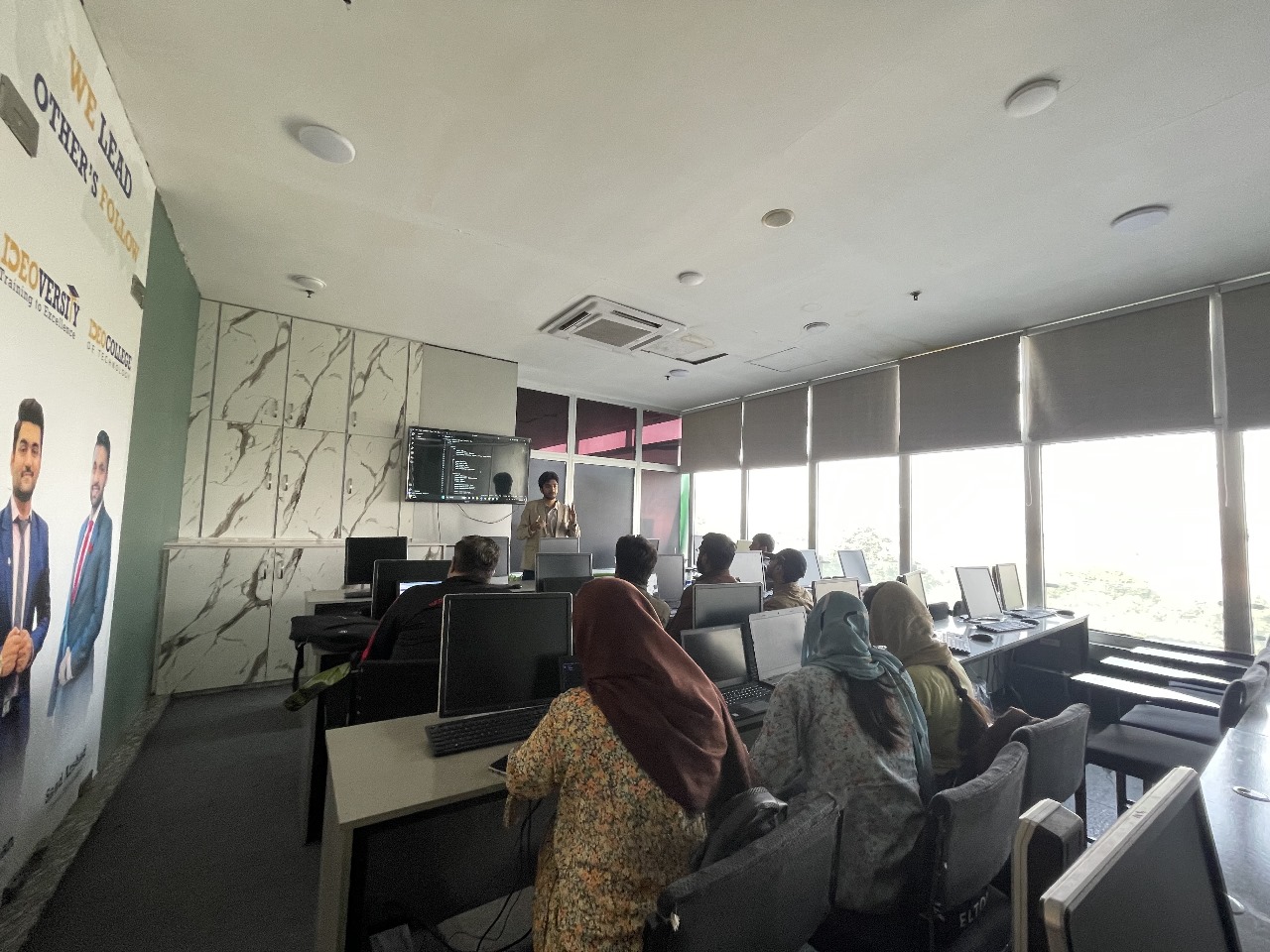 AI Lecture Explaining ML Types to Students - Zeeshan Ali Arfa Tower 2026